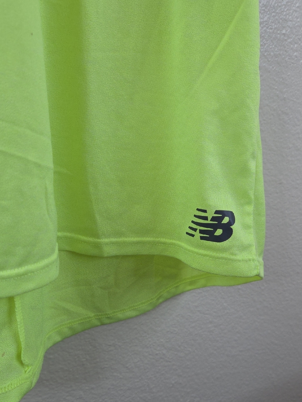 New Balance Women's Neon Lime Performance Tank Top Relaxed NWT - Picture 2 of 10